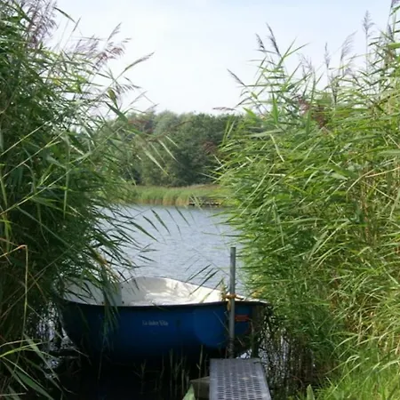 4 Personen Mit Kaminofen, Kanu Und Herrlichem Seeblick In Otterndorf