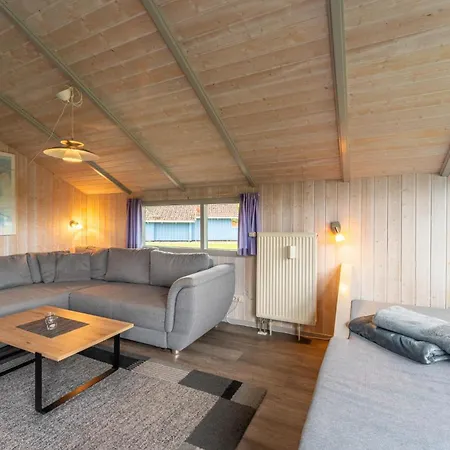4 Personen Mit Kaminofen, Kanu Und Herrlichem Seeblick In Otterndorf
