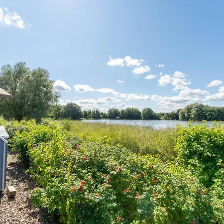4 Personen Mit Kaminofen, Kanu Und Herrlichem Seeblick In *